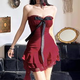 Trägerloses Vintage-Kleid mit roter Schleife